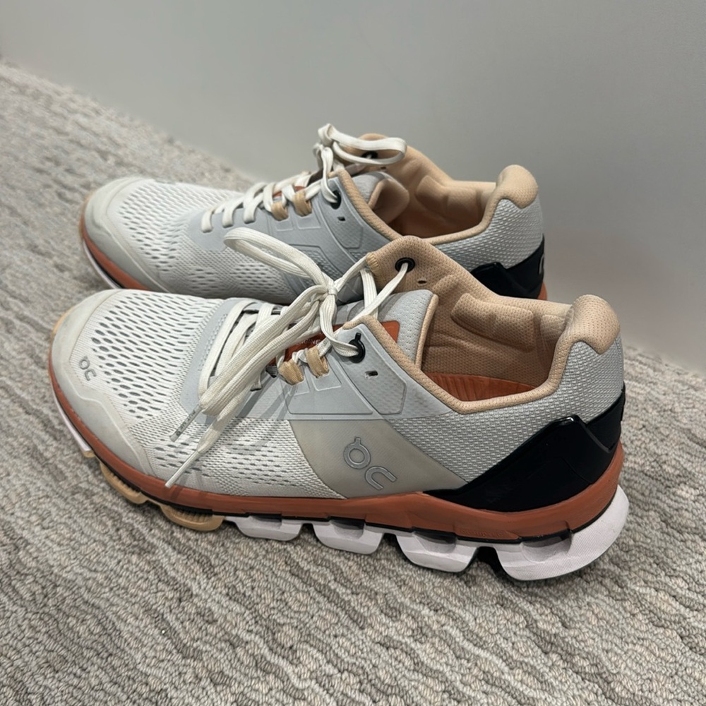 On Cloudace
Size 9
Women’s